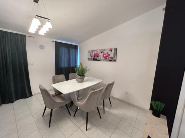 Apartments And Rooms Diana Zadar Exterior foto